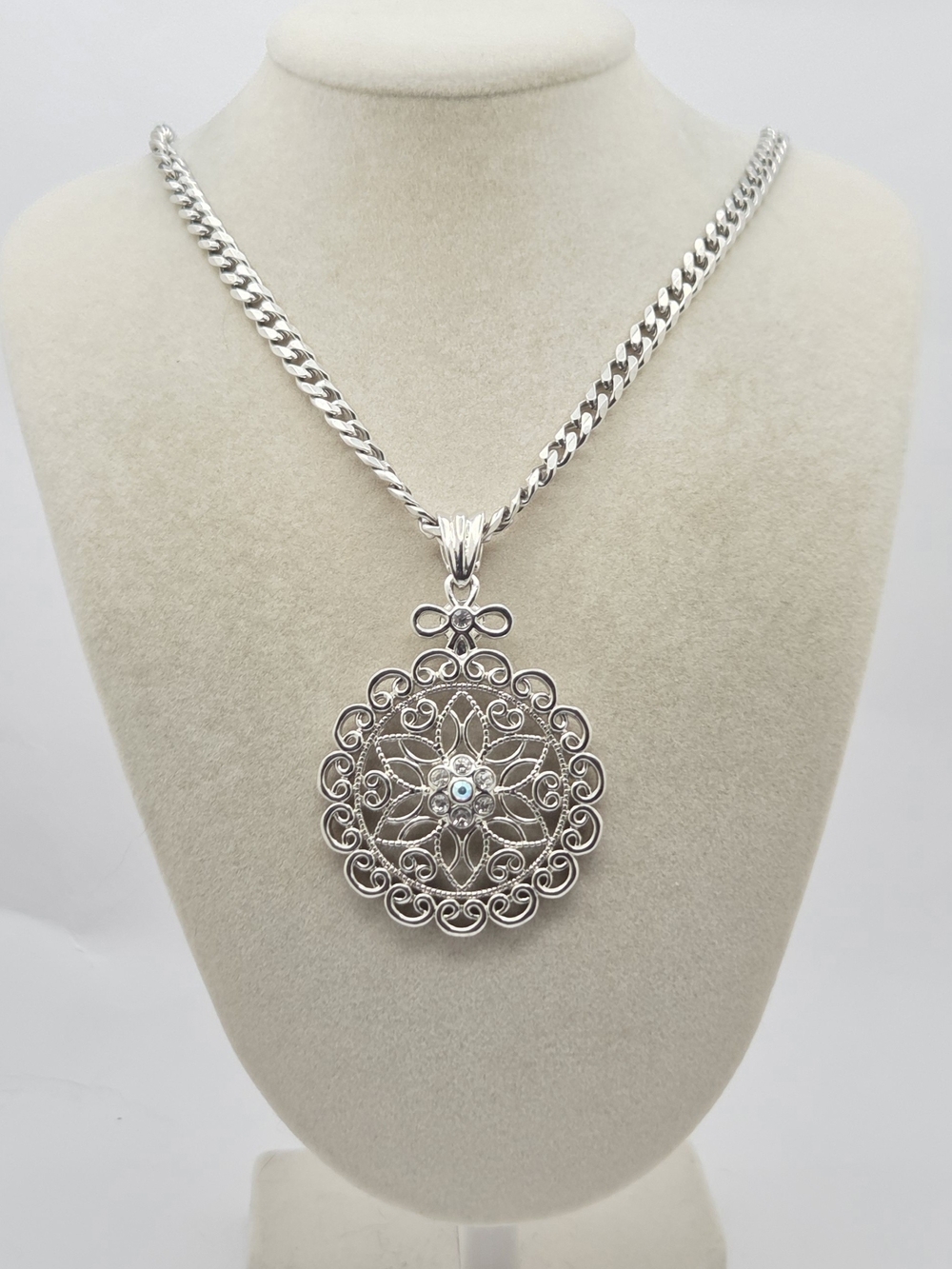 Silver Tone Openwork Floral Mandalla Pendant Necklace Rhinestone Accent 18"